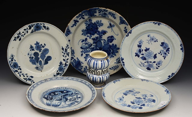 Appraisal: A COLLECTION TO INCLUDE three th Century Chinese blue and