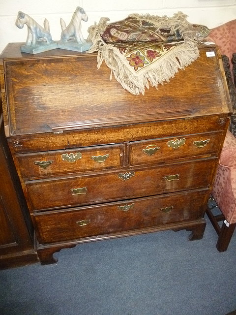 Appraisal: A GEORGIAN OAK BUREAU the fall front enclosing a fitted