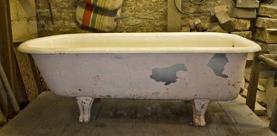 Appraisal: A Victorian cast iron and enamelled roll top bath on