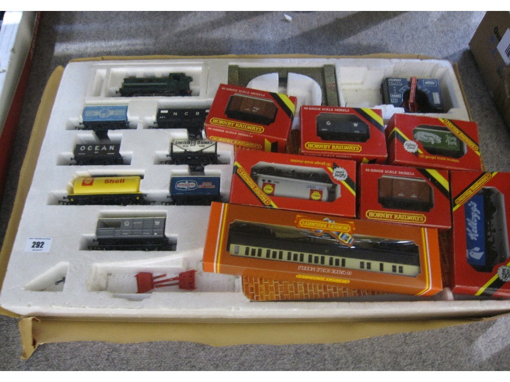 Appraisal: Lot comprising Hornby train set and seven boxed carriages and