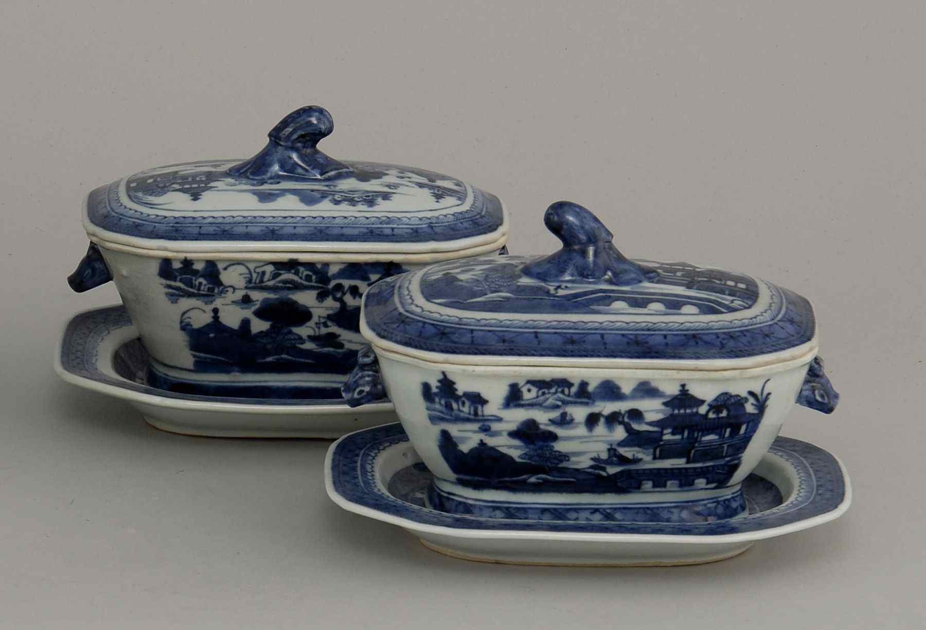 Appraisal: PAIR OF CHINESE EXPORT BLUE AND WHITE CANTON PORCELAIN COVERED