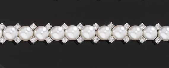 Appraisal: PEARL AND BRILLIANT-CUT DIAMOND BRACELET ca White gold Elegant bracelet