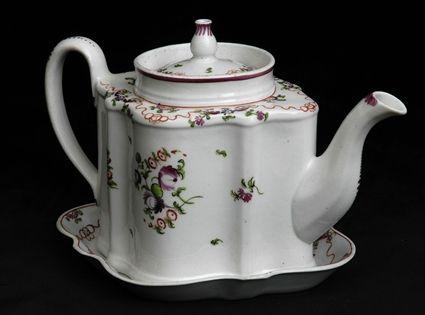 Appraisal: ENGLISH PORCELAIN PATTERN TEAPOT COVER AND STAND Of scalloped cross