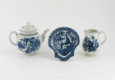 Appraisal: A Worcester blue and white teapot and cover printed with