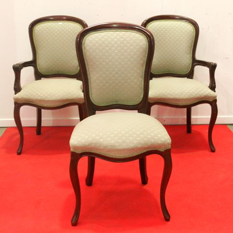 Appraisal: A set of ten mahogany reproduction balloon-back dining chairs including