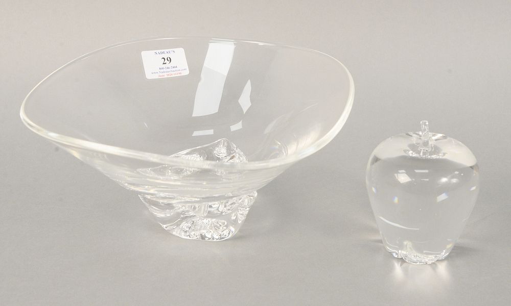 Appraisal: Two Steuben crystal pieces to include bowl ht dia apple