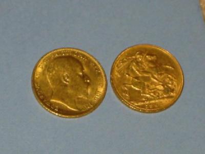 Appraisal: TWO EDWARDIAN GOLD SOVEREIGNS dated