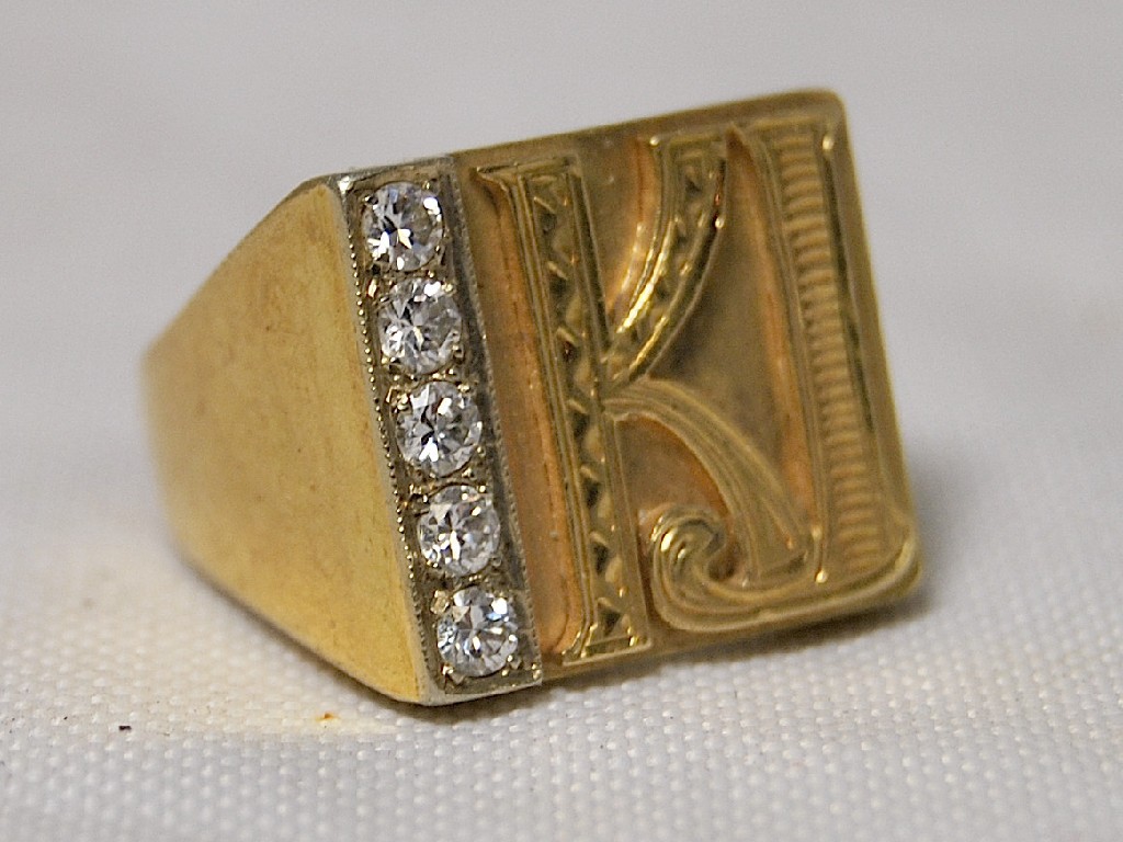 Appraisal: Gentleman's heavy signet style ring initialled set five diamonds not