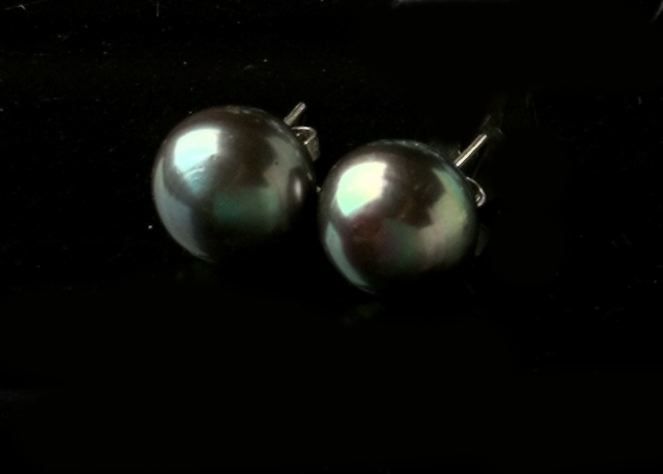 Appraisal: Pair of Fourteen-Karat White Gold and Black Tahitian Pearl Solitaire