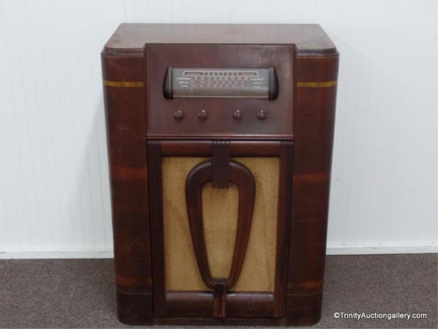 Appraisal: Truetone Model D Tube Type Radio Produced for and distributed