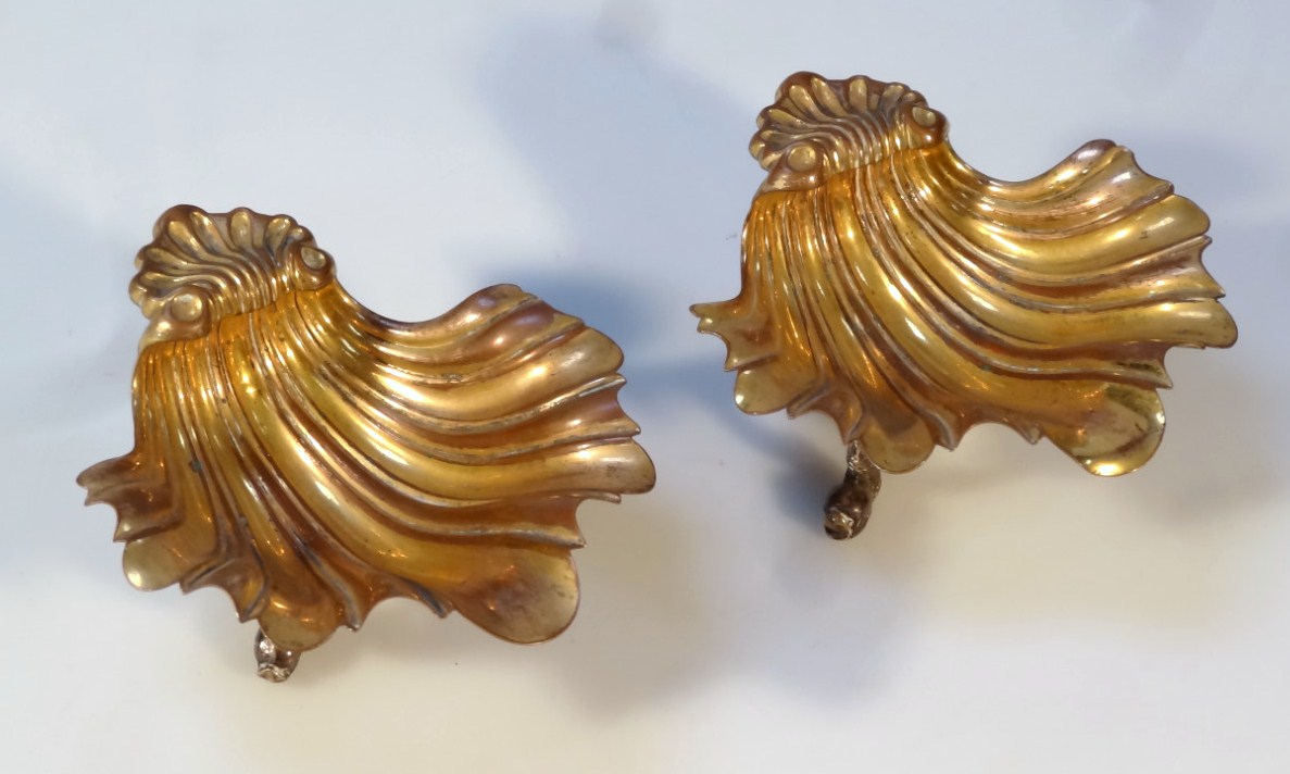 Appraisal: A pair of thC gilt metal shell shaped salts each