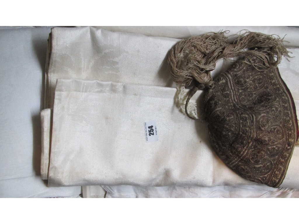 Appraisal: A quantity of textiles comprising linen table clothes napkins Victorian