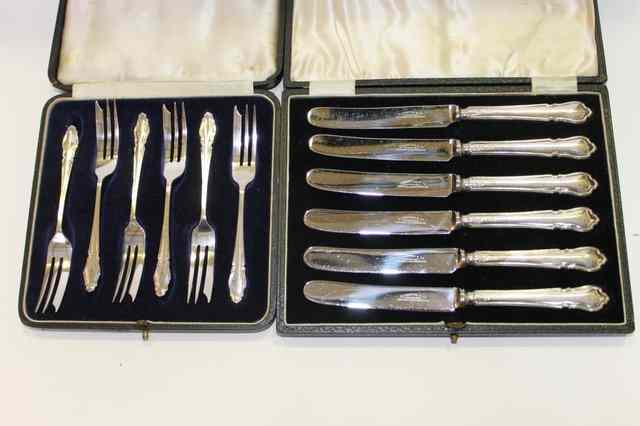 Appraisal: A CASED SET OF SIX SILVER FRUIT FORKS of stylised