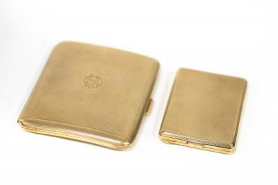 Appraisal: A ct gold cigarette case with presentation inscription and date