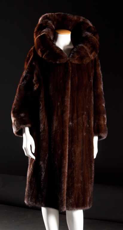 Appraisal: Lady's length mink coat Estimate - slightly snagged lining