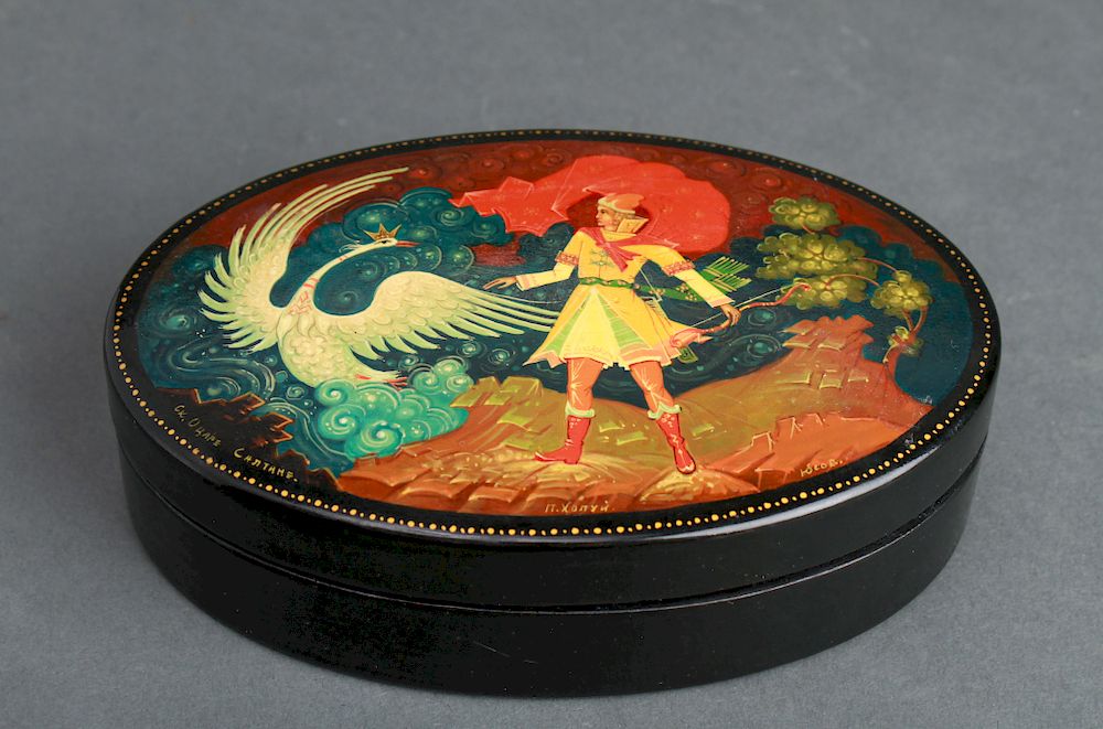 Appraisal: Russian Hand-Painted Oval Lacquer Box Vintage Vintage Russian hand-painted oval