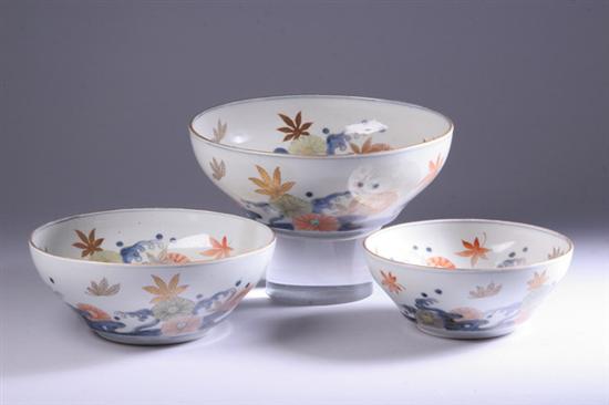 Appraisal: THREE JAPANESE IMARI PORCELAIN NESTED BOWLS Meiji period Floral decoration