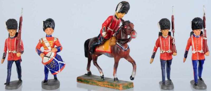 Appraisal: Elastolin cm Long Stride English Guards Group Includes mounted soldiers