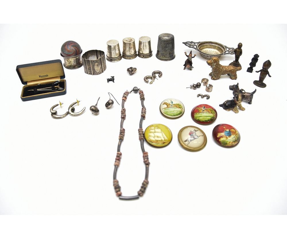 Appraisal: Miscellaneous Grouping etc Miscellaneous grouping to include a silver colored