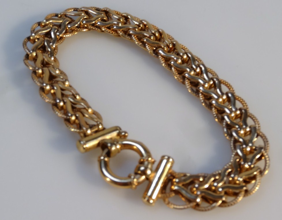 Appraisal: A bracelet set with shaped part rope twist links with