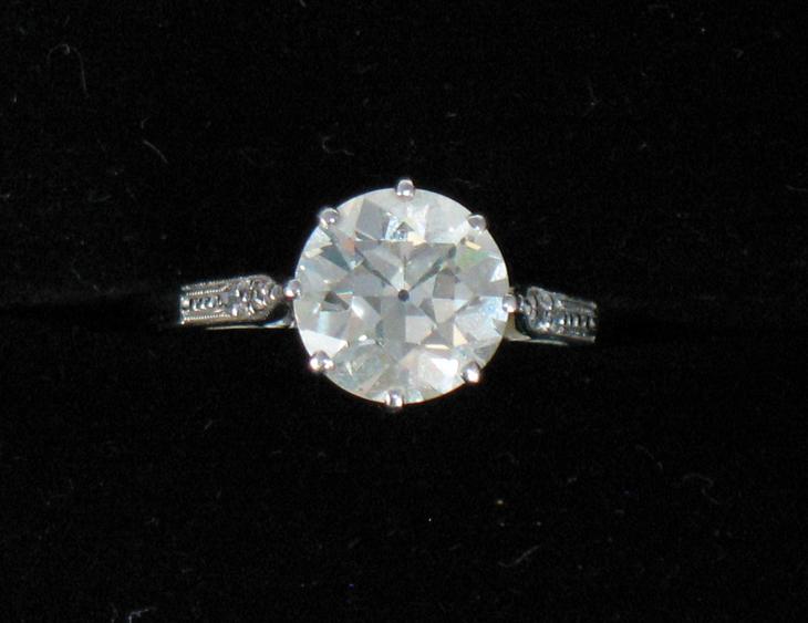 Appraisal: A SOLITAIRE DIAMOND RING the central round old-cut stone approximately