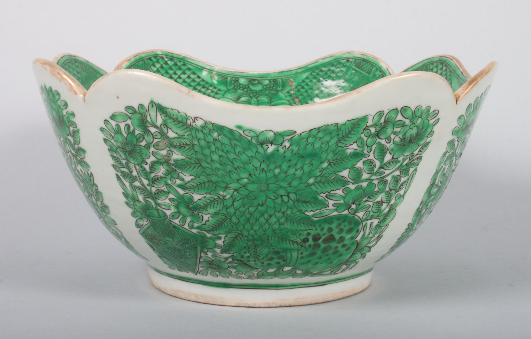 Appraisal: Chinese Export porcelain green Fitzhugh bowl first quarter- th century