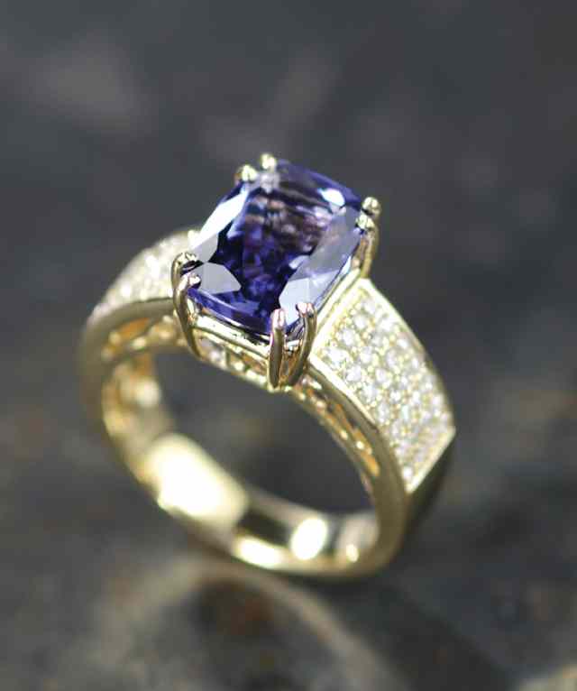 Appraisal: TANZANITE DIAMOND AND FOURTEEN KARAT GOLD RING featuring a cushion