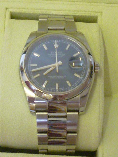 Appraisal: A GENTLEMAN'S ROLEX OYSTER PERPETUAL DATEJUST CHRONOMETER WRISTWATCH the mid-sized