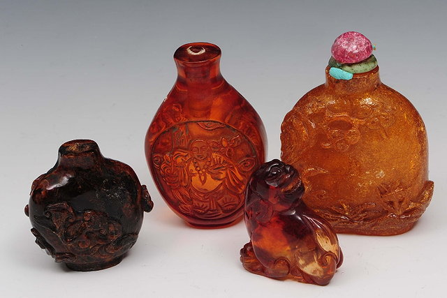 Appraisal: A Chinese translucent ovoid snuff bottle th Centurythe sides with