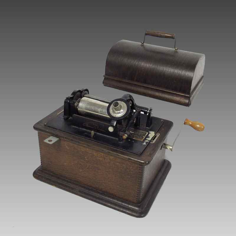 Appraisal: EDISON STANDARD CYLINDER ROLL PHONOGRAPH Serial number with last patent