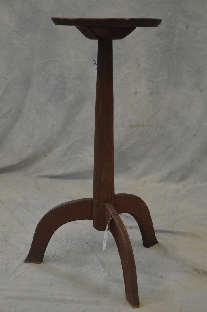 Appraisal: Primitive Shaker style fern stand old red paint arched tripod