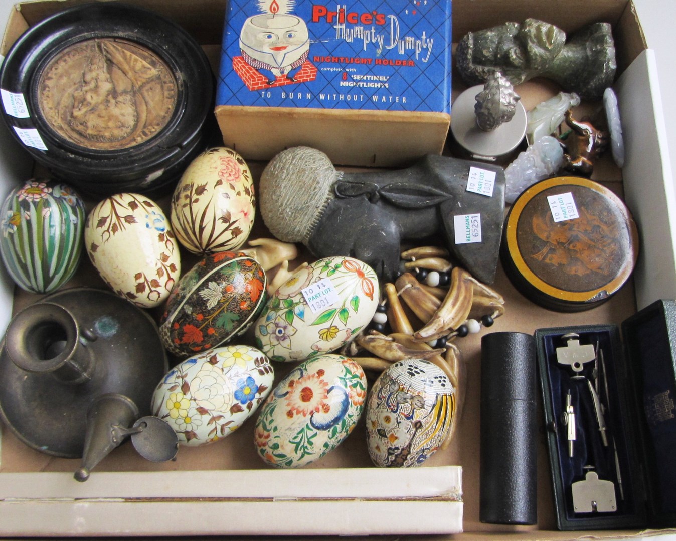 Appraisal: A quantity of collectables including a Stobwasser type papier mache