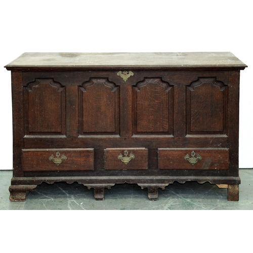 Appraisal: A George III oak mule chest with substantial moulded lid