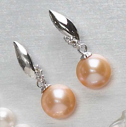 Appraisal: PEARL EARRRINGS k white gold earrings with two dangling peach