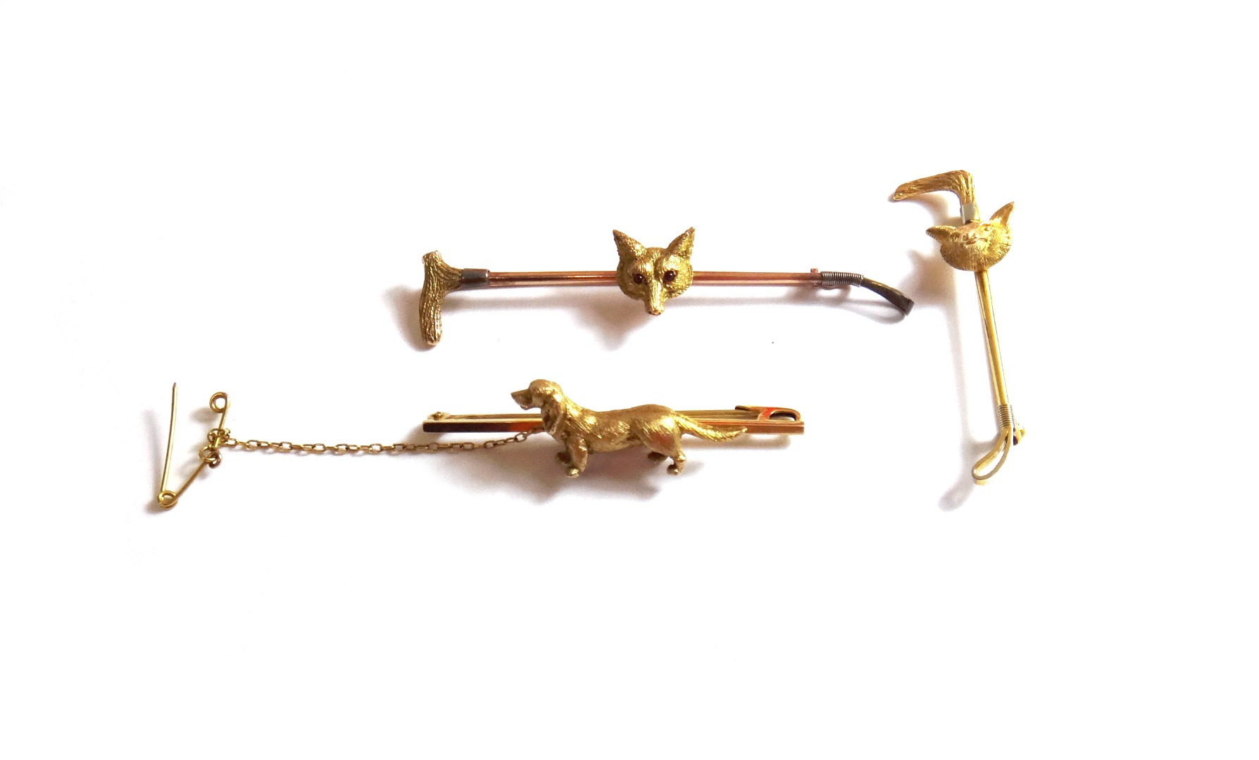 Appraisal: A gold bar brooch with a standing dog motif detailed