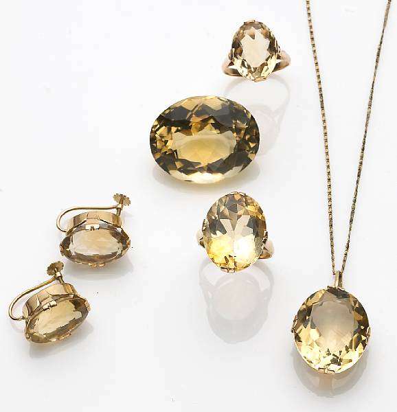 Appraisal: A collection of unmounted citrine citrine k and k gold