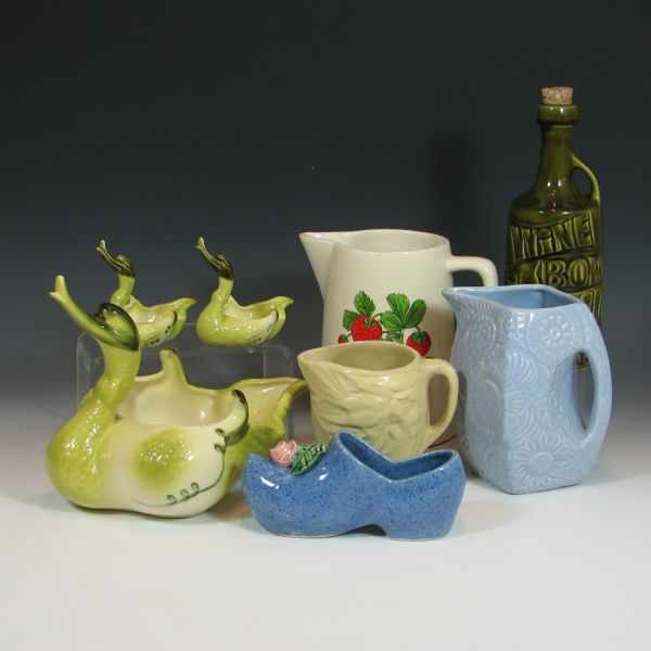 Appraisal: Grouping of eight pieces of pottery including McCoy Niloak Holiday