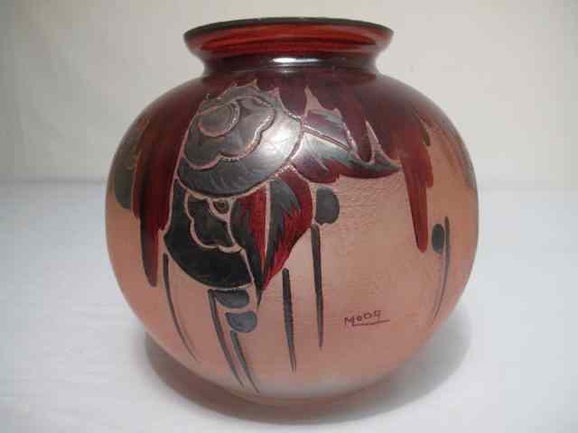 Appraisal: Large art glass vase with Art Deco floral design and