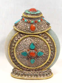 Appraisal: An Eastern hardstone snuff bottle decorated with filigree silver mounts