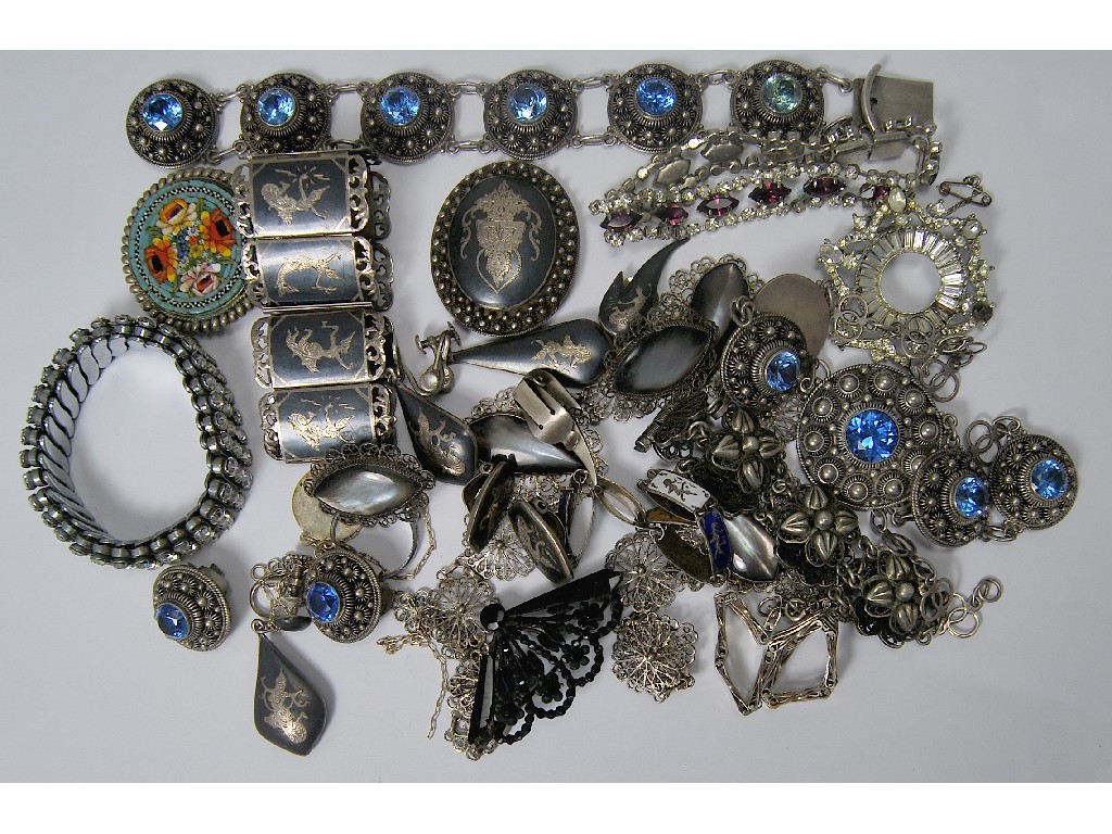 Appraisal: Various items of ethnic and other costume jewellery mostly white