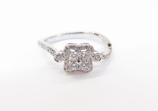 Appraisal: An K white gold lady's fashion ring with ct of