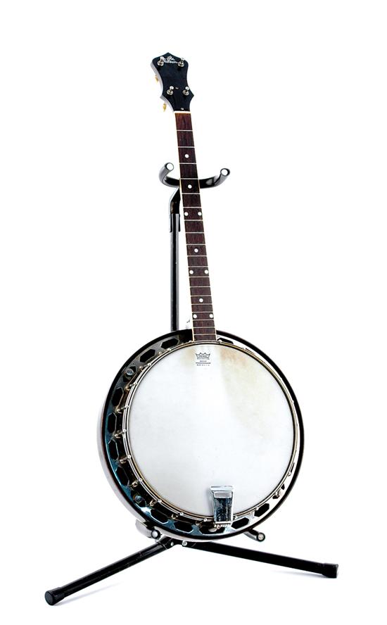 Appraisal: Gibson four-string tenor banjo scale length Provenance Property of a