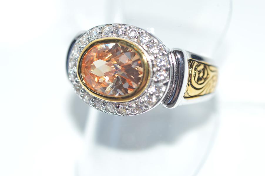 Appraisal: A YELLOW AND COLOURLESS STONE SET RING IN TWO TONE