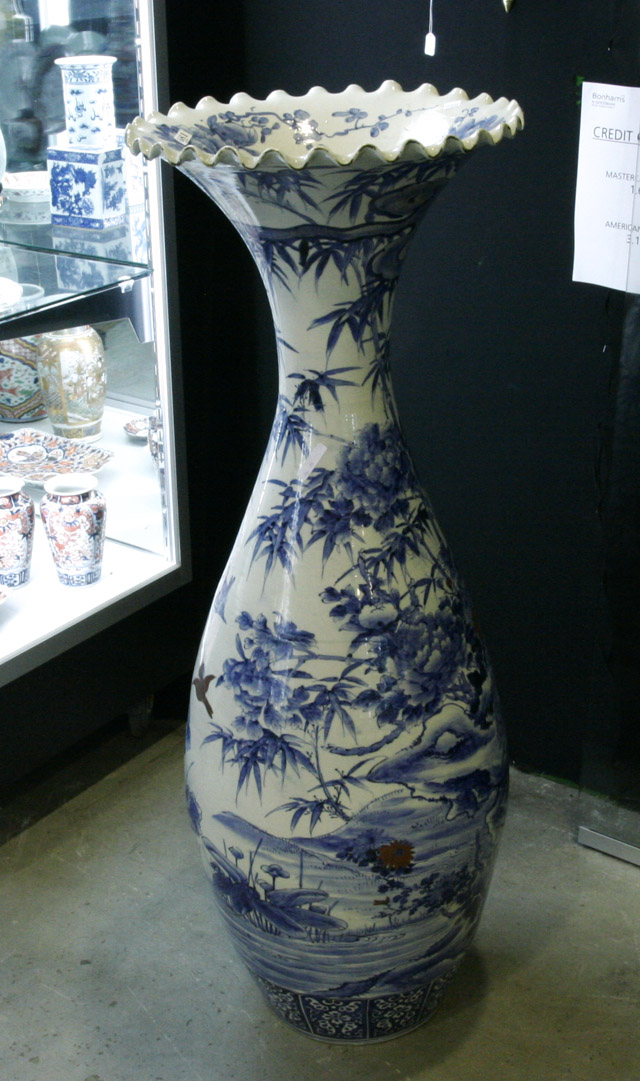 Appraisal: An early th century Japanese blue and white vase of