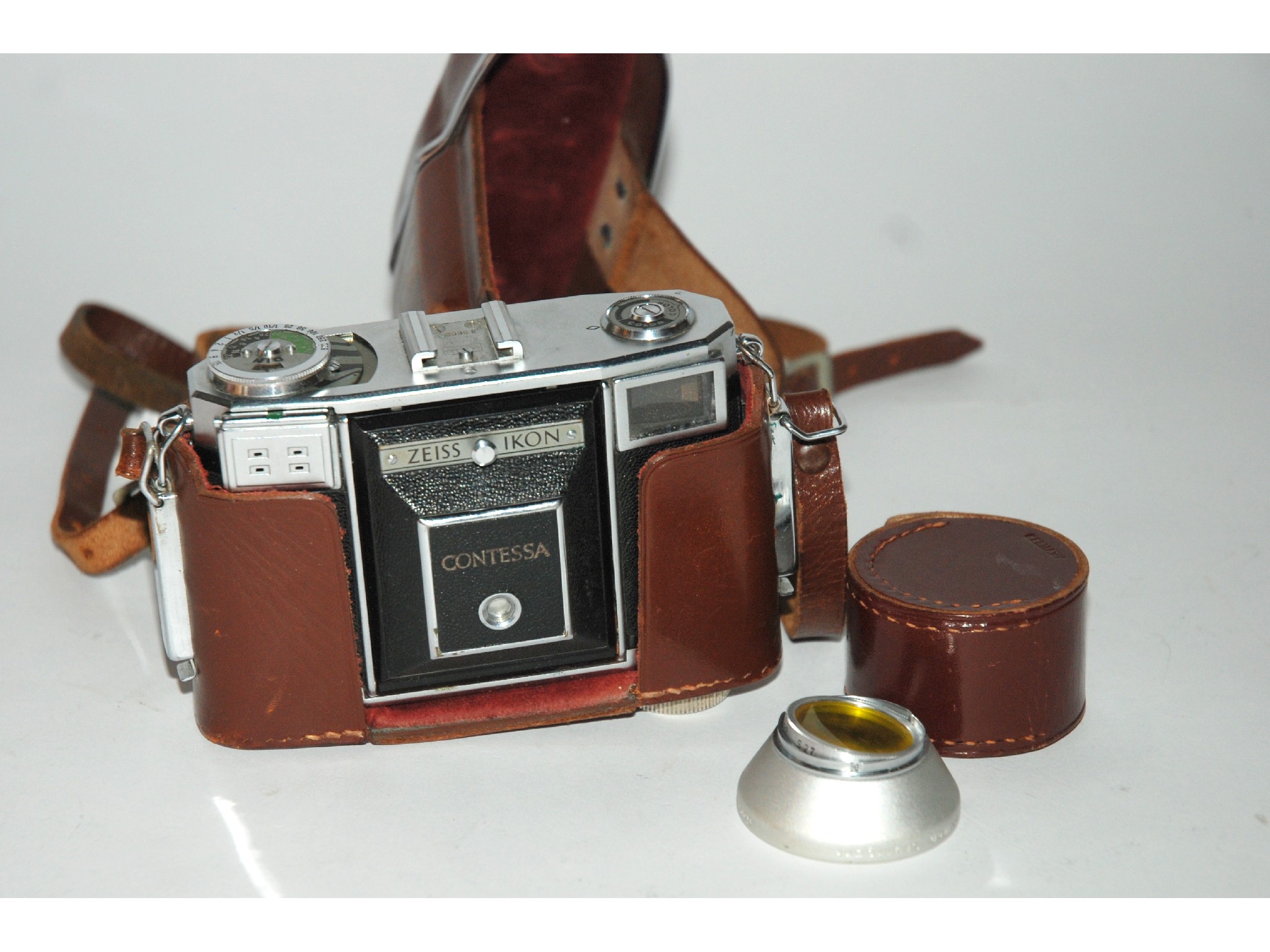 Appraisal: A Zeiss Ikon Contessa camera in case and a Zeiss