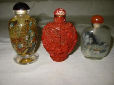 Appraisal: A CINNEBAR LACQUER SNUFF BOTTLE carved with figures in landscape