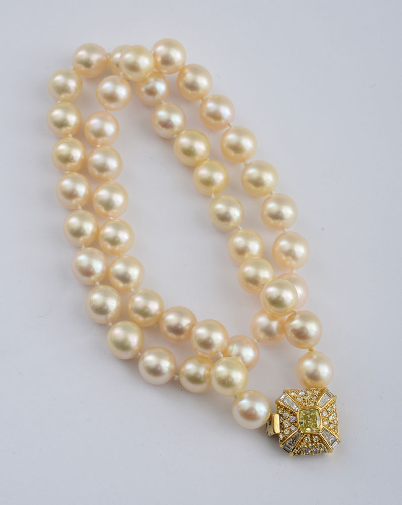 Appraisal: SOUTH SEA PEARL NECKLACE DIAMOND CLASP Single strand of pearls