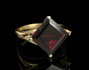 Appraisal: A Garnet Ring Set in Gold k yellow gold ring