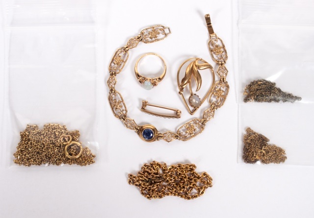 Appraisal: Eight items of lady's K and K gold jewelry comprising