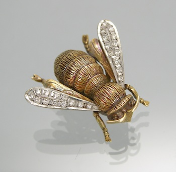 Appraisal: A k Gold Bee Shape Brooch with Diamonds by Kevin